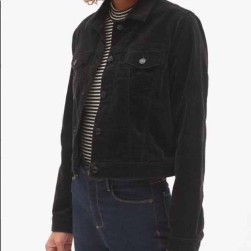 Gap Denim black velvet icon crop jacket. Size M.